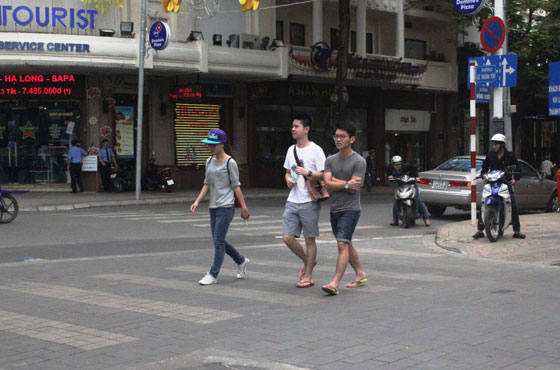 1.000[-]tỷ[-]lát[-]đá[-]granite[-]vỉa[-]hè:[-]Quá[-]lãng[-]phí[-]và[-]phi[-]lý?